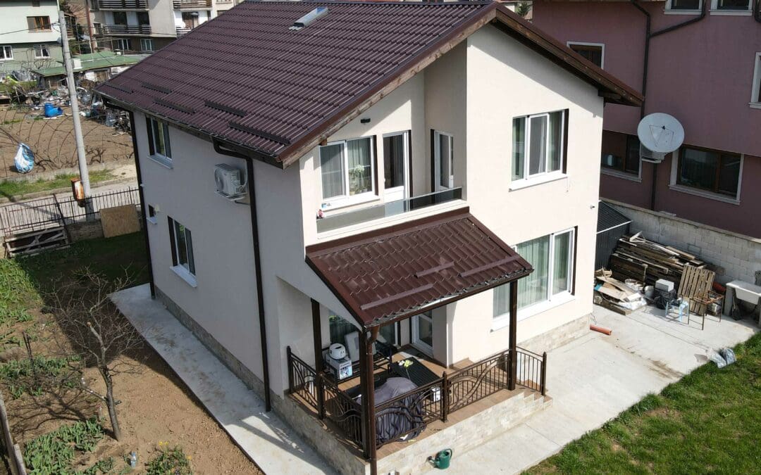 Построена двуетажна сглобяема къща с РЗП 157,35 кв.м. в Негован