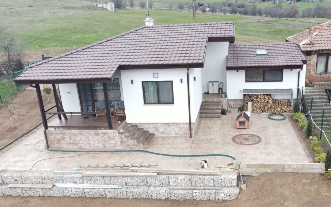 Модерен нискоенергиен дом от Хубав дом – сглобяема къща с гараж в с. Чавдар